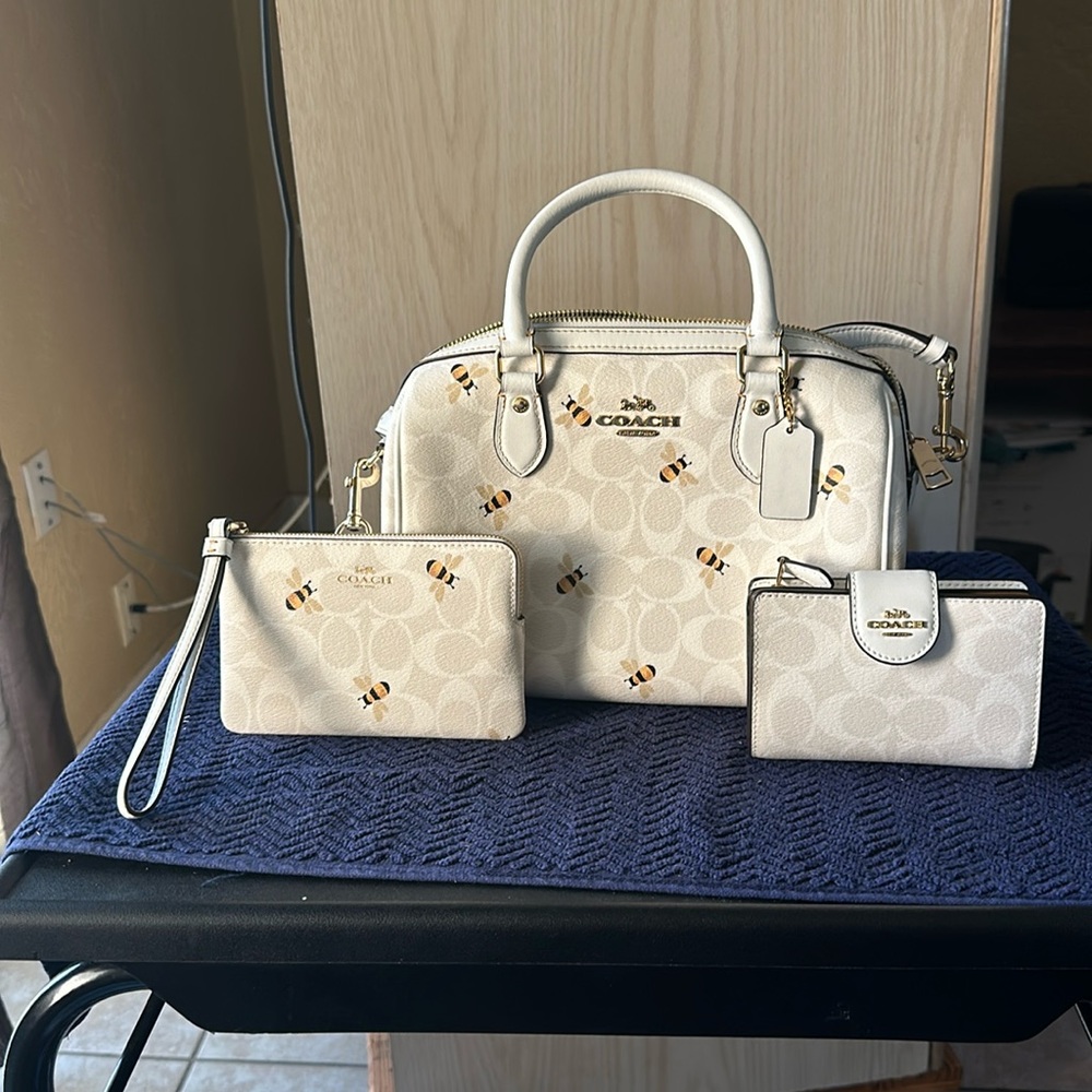 Coach crossbody purse with matching wallet and wristlet
